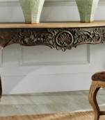 Consola de madera tallada